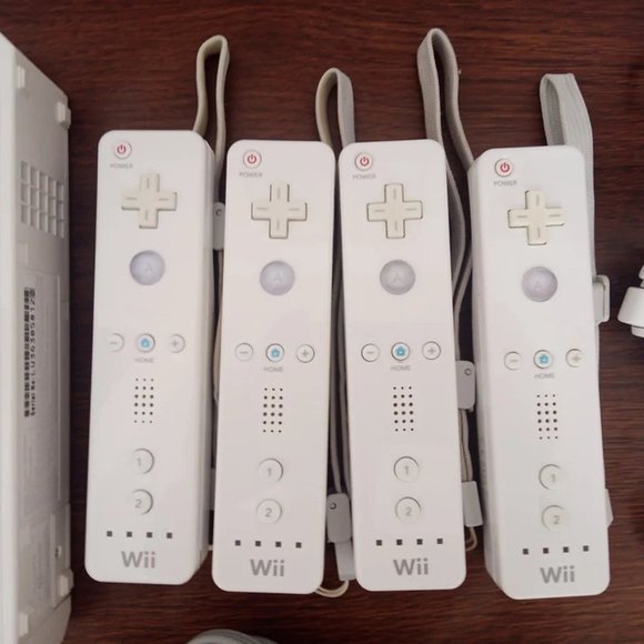 Nintendo Wii Console Complete System Bundle With 4 Controllers & 4 Nunchuck - Picture 3 of 7